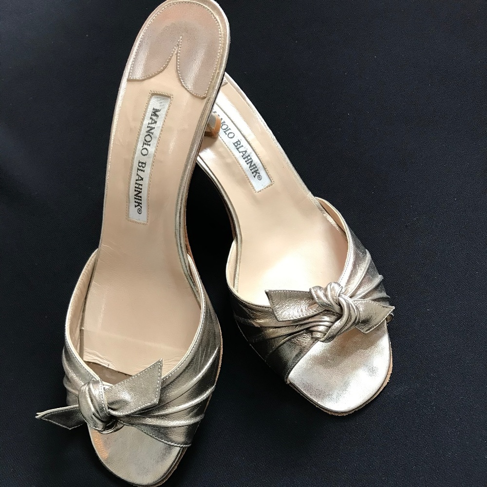 Manolo Blahnik Metallic kitten heel knotted slides